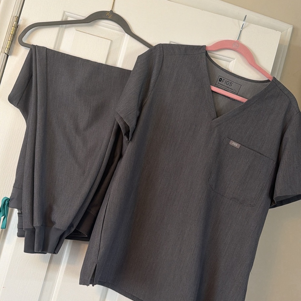 Figs Charcoal Scrub Ensemble